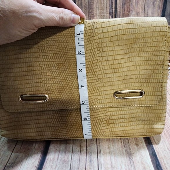 Cato Beige/Tan Textured Faux Leather Purse Gold Hardware Chain Strap 21" Drop - Picture 13 of 14